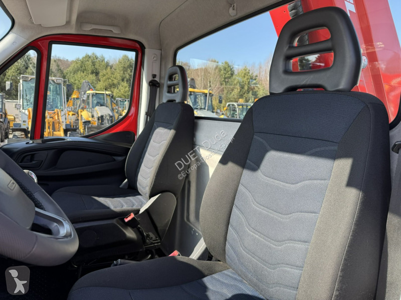 Véhicule utilitaire Iveco 35S12