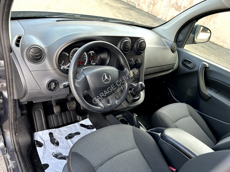 Véhicule utilitaire Mercedes Compact 109 1.5...