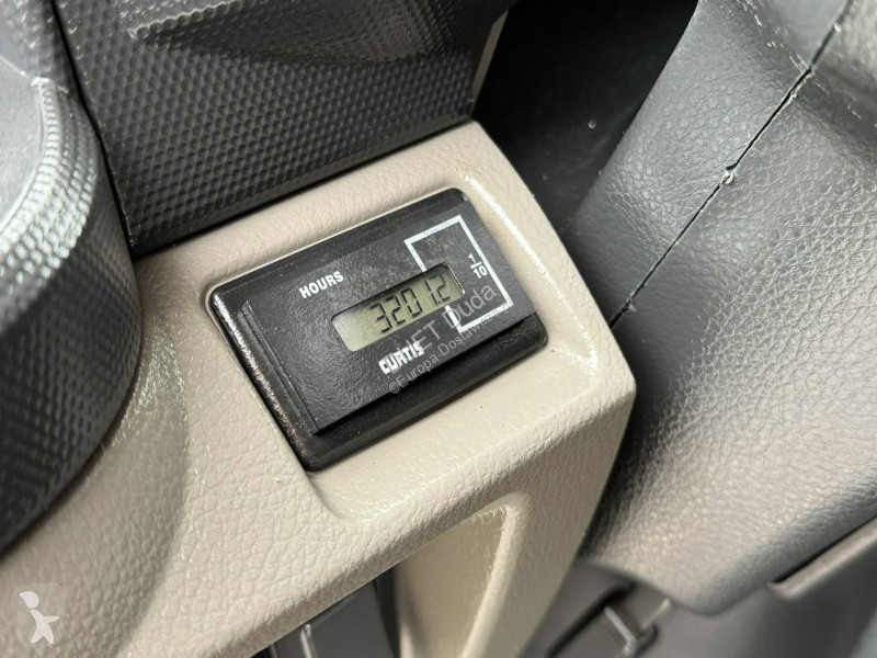 Véhicule utilitaire Nissan