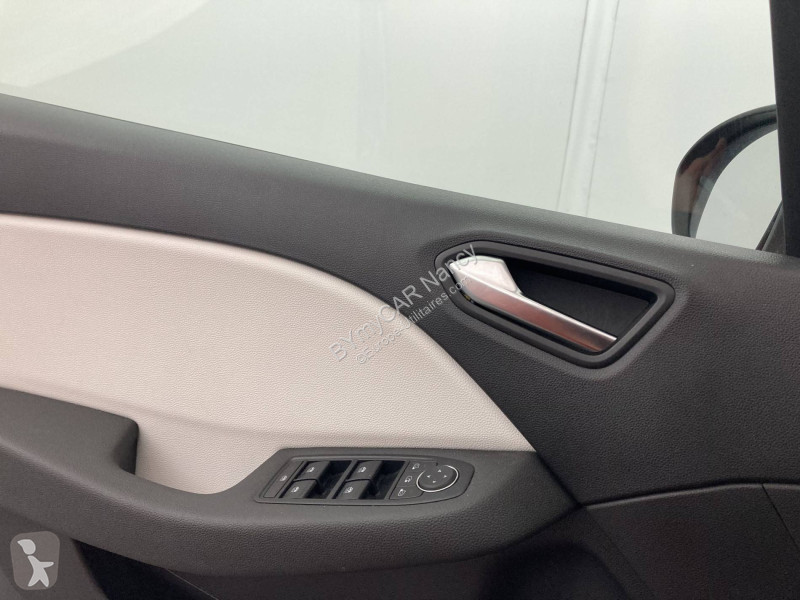 Autoutilitară Renault Clio E-Tech full hybrid 145