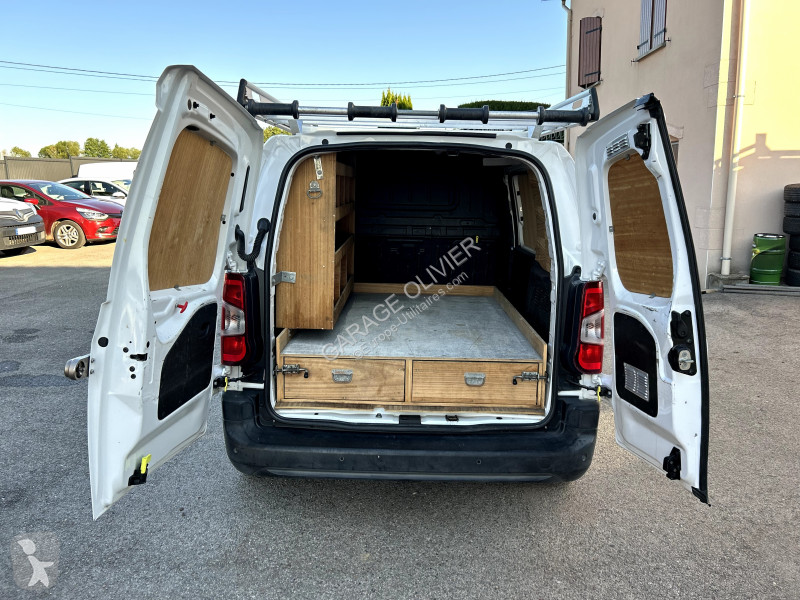 Autoutilitară Peugeot Standard 650KG 1.6...