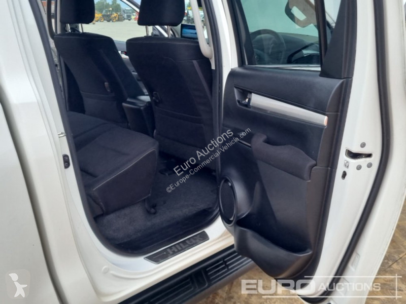 Véhicule utilitaire Toyota Hilux Invincible