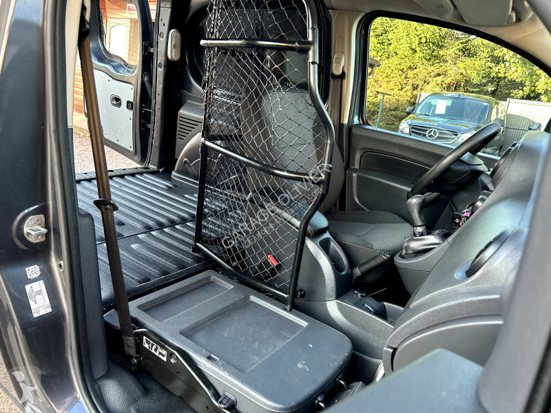 Véhicule utilitaire Mercedes Compact 109 1.5...