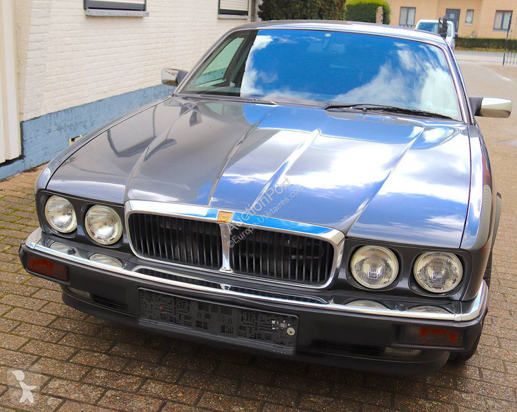 Véhicule utilitaire Jaguar XJ-12