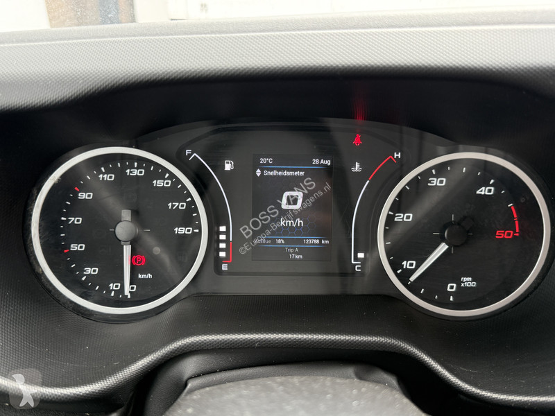 Véhicule utilitaire Iveco 35S16 2.3 L4H2...