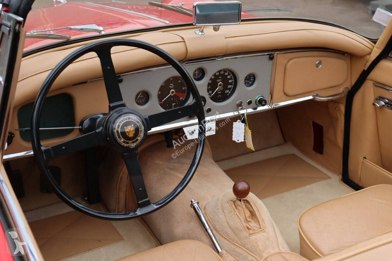 Véhicule utilitaire Jaguar 150 DHC