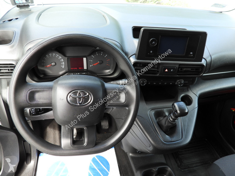 Véhicule utilitaire Toyota CITY