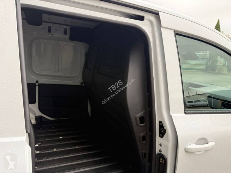 Véhicule utilitaire Nissan