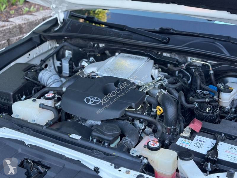 عربة نفعية Toyota