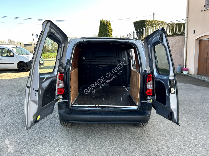 Véhicule utilitaire Peugeot Standard 1000KG 1.5...