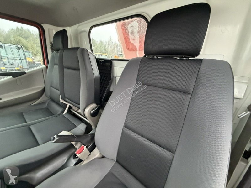 عربة نفعية Nissan