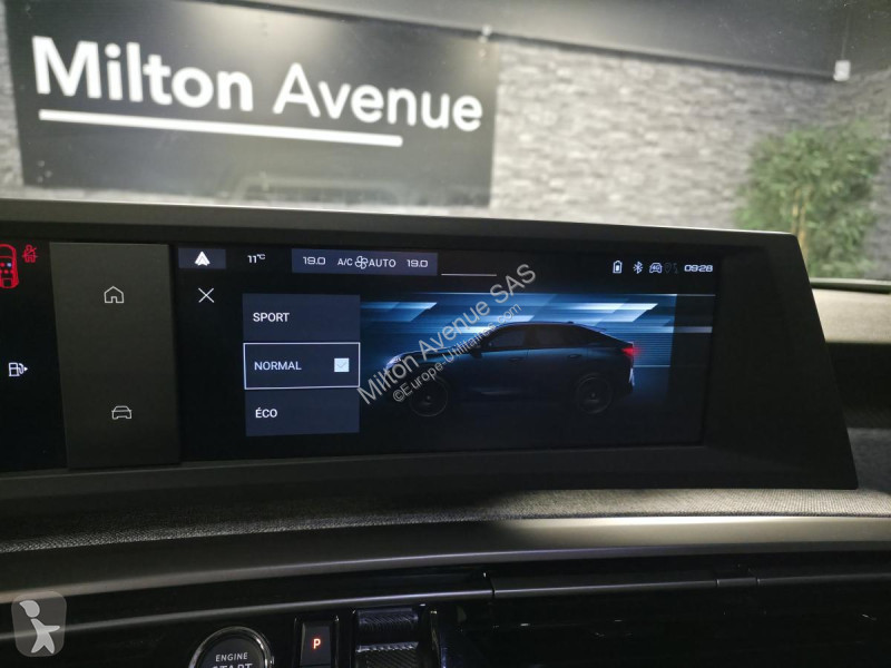 Samochód dostawczy Peugeot 3008 1.2i Hybrid...