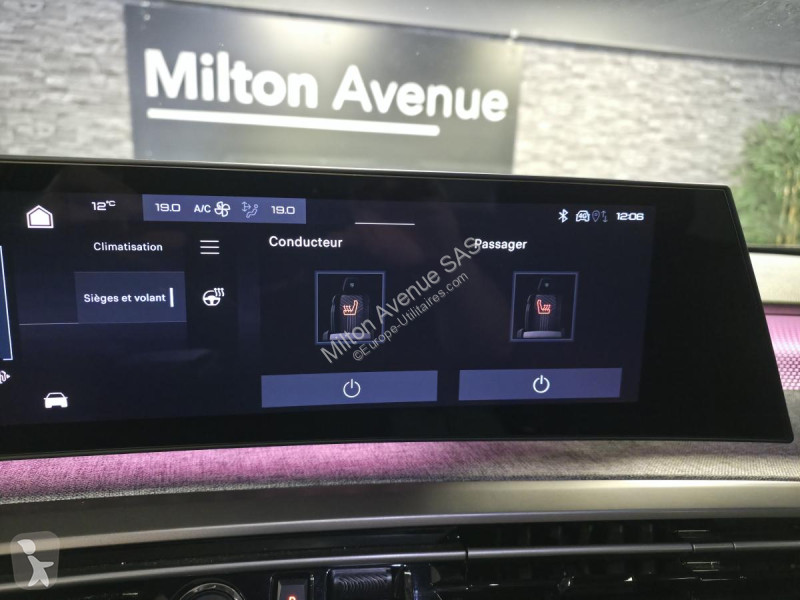 عربة نفعية Peugeot 3008 1.2i Hybrid -136 - BV...