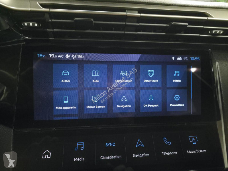 Véhicule utilitaire Peugeot 408 1.2i Hybrid...