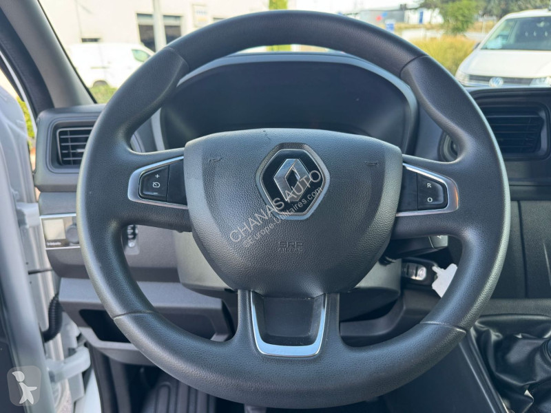 Лекотоварен автомобил Renault L2H2 2.3 dCi 145...