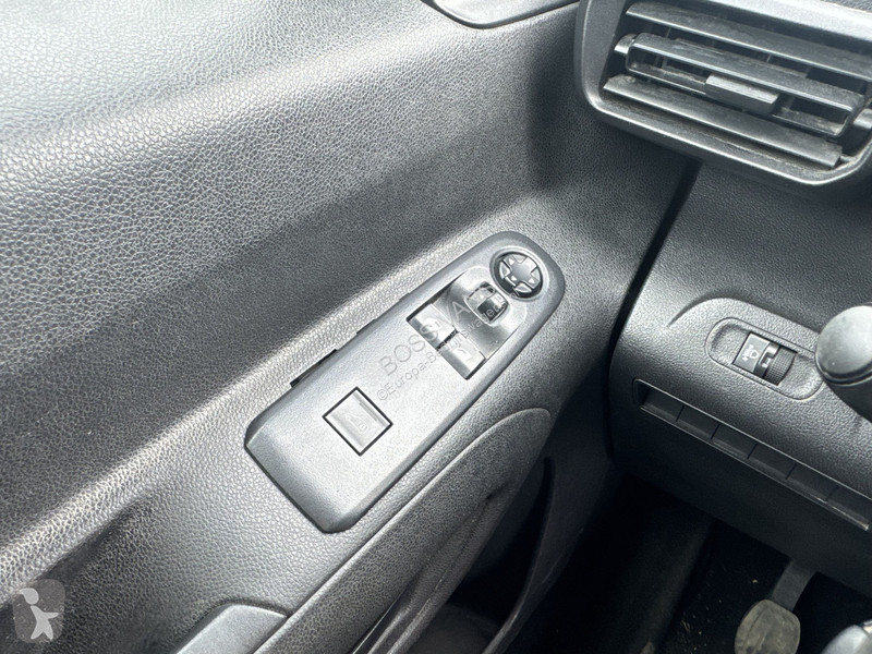 عربة نفعية Toyota 1.2T 110 PK **Benzine** L1...