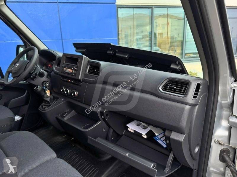 Samochód dostawczy Nissan