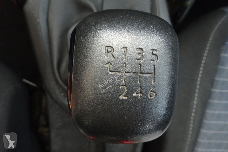 Véhicule utilitaire Peugeot STE 1,5 HDI 100