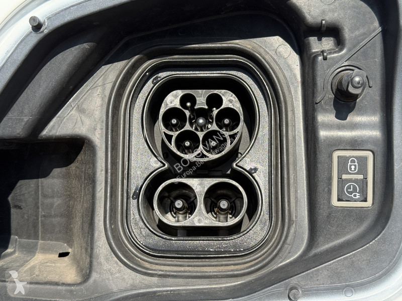 Véhicule utilitaire Peugeot 75 kWh 136PK L2H1...