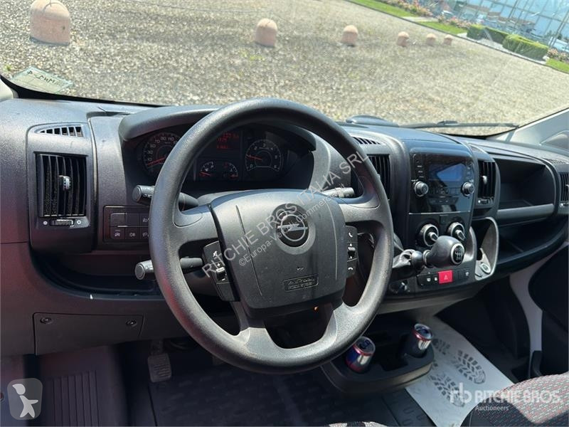 Véhicule utilitaire Opel 2.2 103 KW KA L4H2
