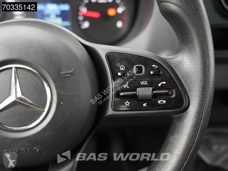 Комерційні автомобілі Mercedes 311 CDI Chassis...