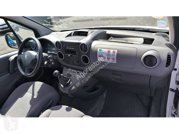 Лекотоварен автомобил Peugeot PARTNER