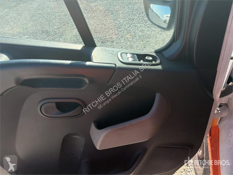 Furgoneta Nissan Cargo Van