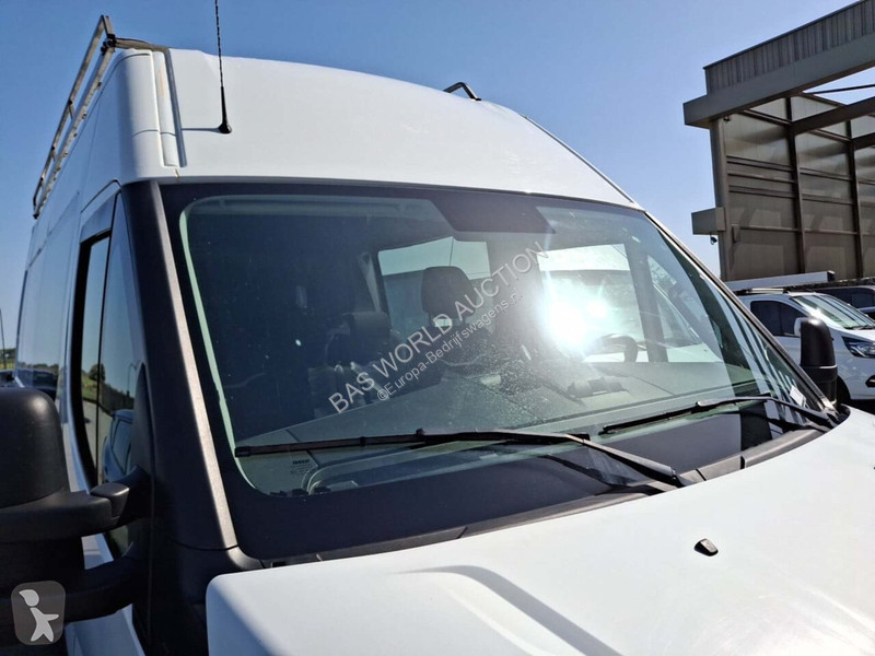 Furgoneta Iveco 3.0D 352L DC 6P. H2 AUT/ECC