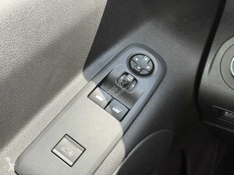 Furgoneta Opel 50kWh 136PK Elektrisch! L1 285KM...