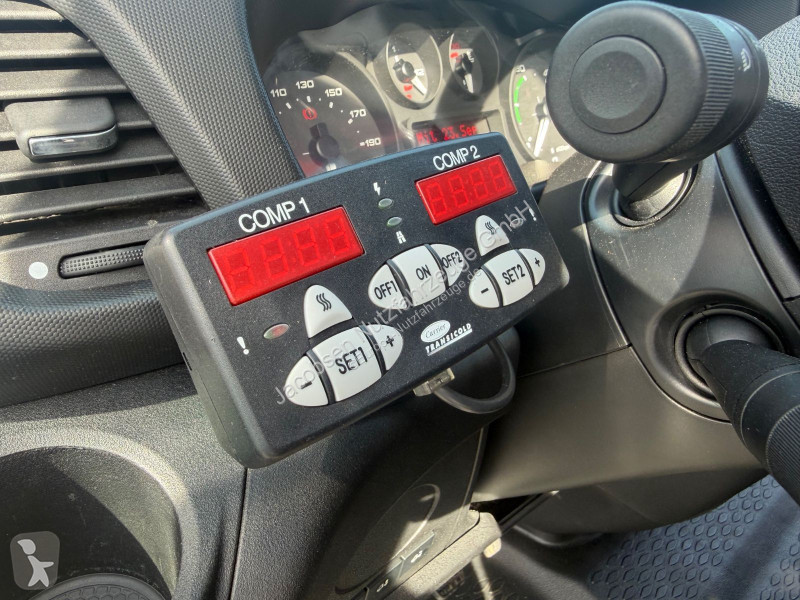 Véhicule utilitaire Iveco 35s15 Carrier Xarios...