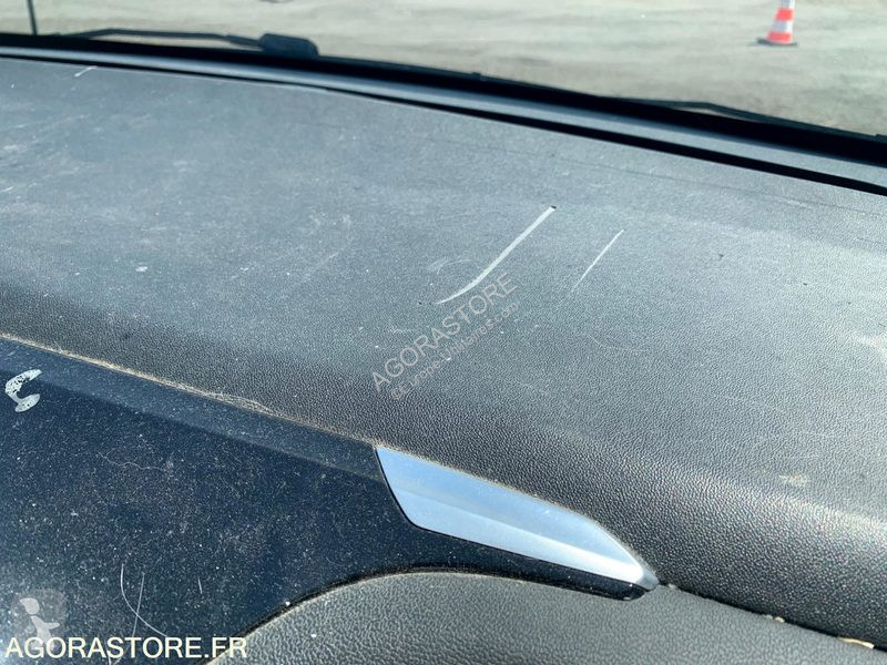 Véhicule utilitaire Peugeot 208
