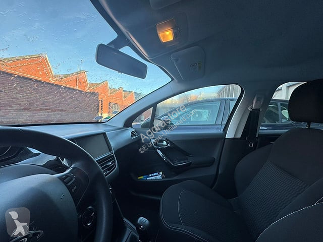 Peugeot 208 van