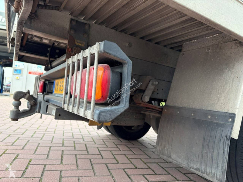 Nissan  NT400- 35.12 2.5 dCi 250 van