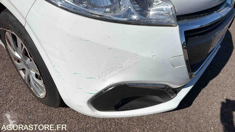 Samochód dostawczy Peugeot 208