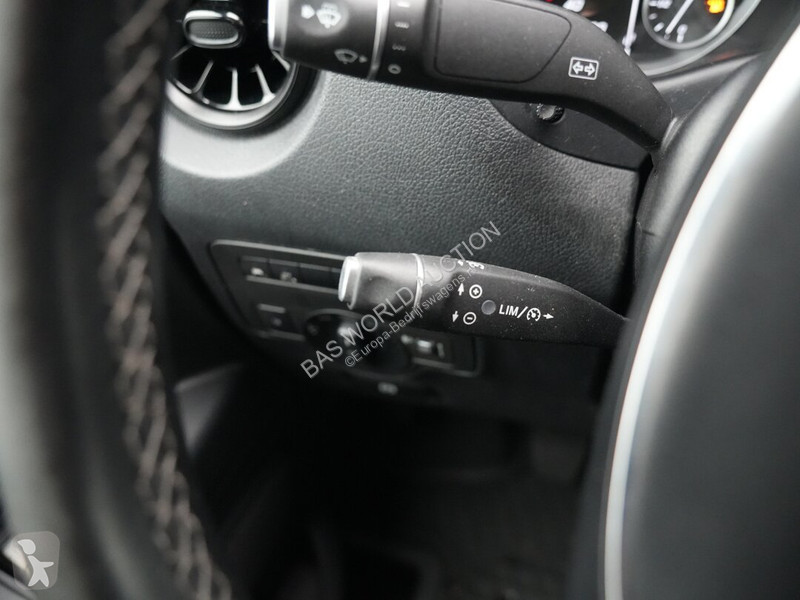 Autoutilitară Mercedes 110