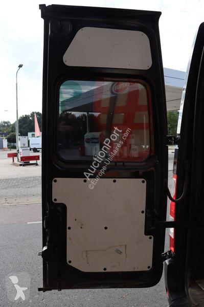 Véhicule utilitaire Nissan