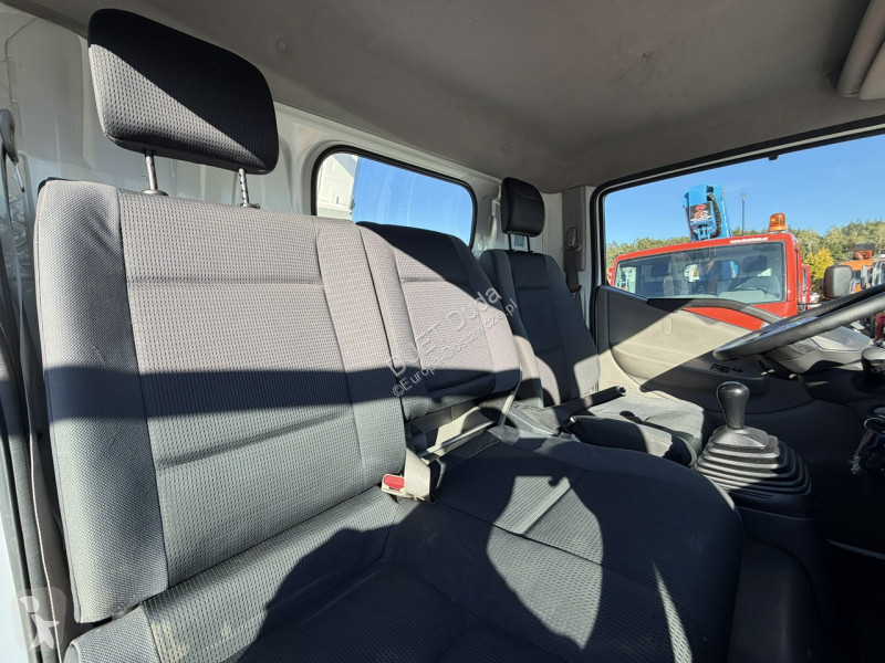 Véhicule utilitaire Nissan