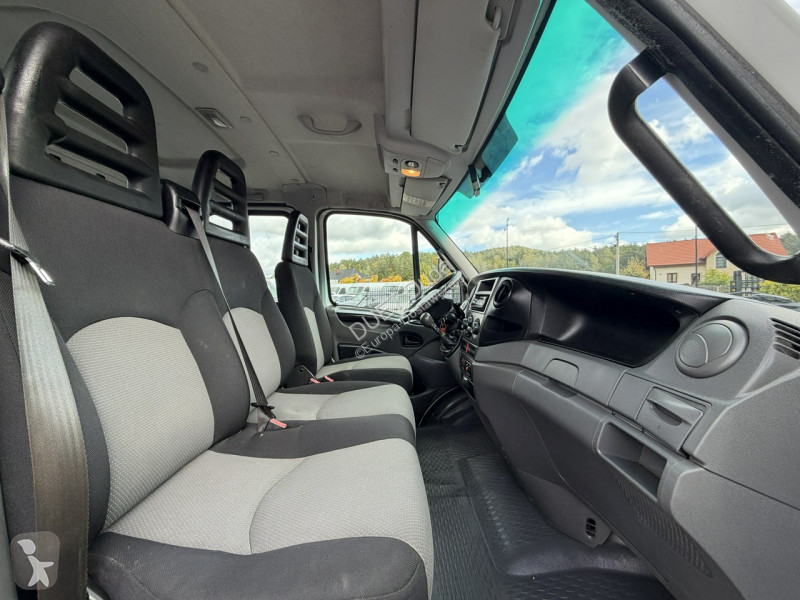 Véhicule utilitaire Iveco 70C18 V H