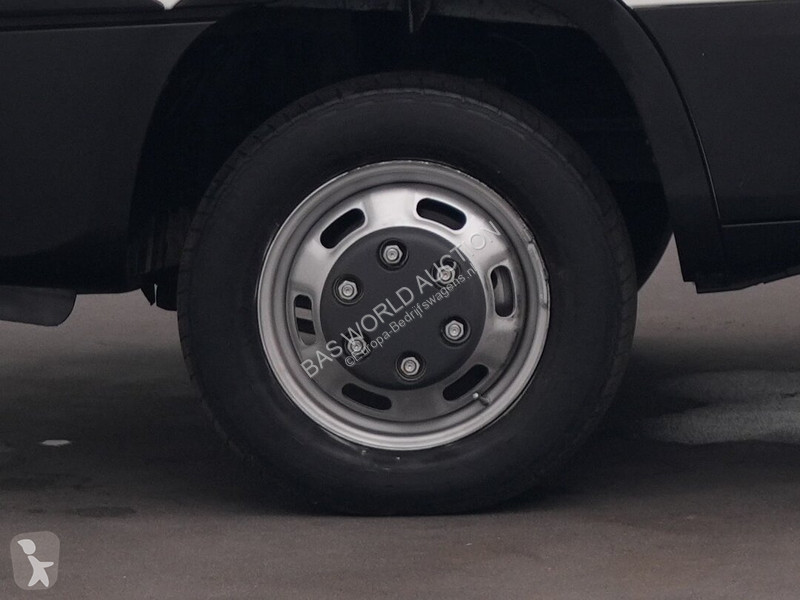 Véhicule utilitaire Iveco 35C14