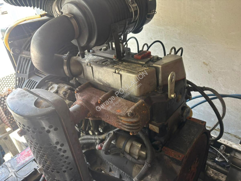 Véhicule utilitaire Iveco CAISSE POLYFOND...