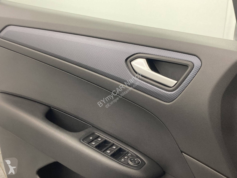 Autoutilitară Renault Arkana mild hybrid 140...