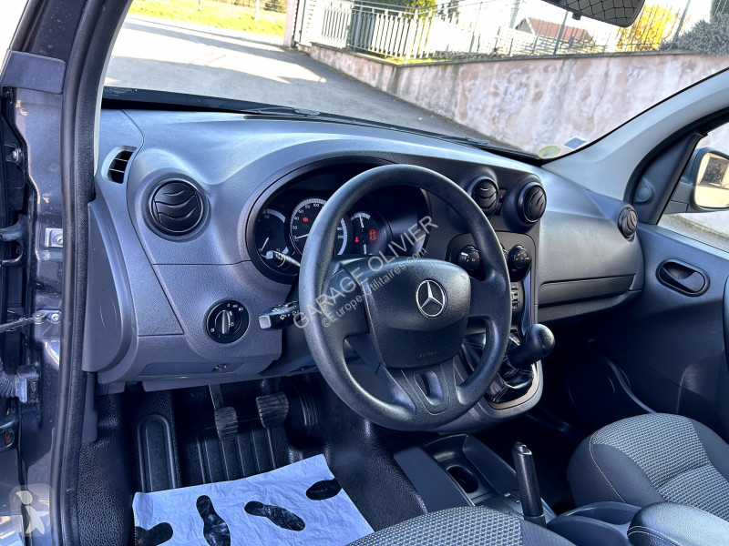 Véhicule utilitaire Mercedes Compact 109 1.5...