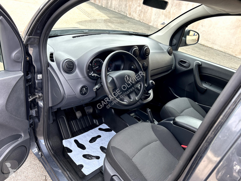 Véhicule utilitaire Mercedes Compact 109 1.5...