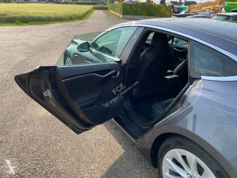 Véhicule utilitaire Tesla