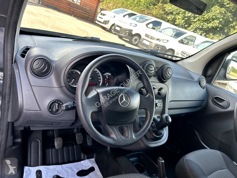 Véhicule utilitaire Mercedes Compact 109 1.5...