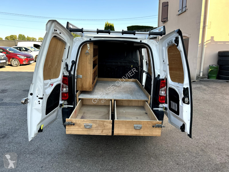 Autoutilitară Peugeot Standard 650KG 1.6...
