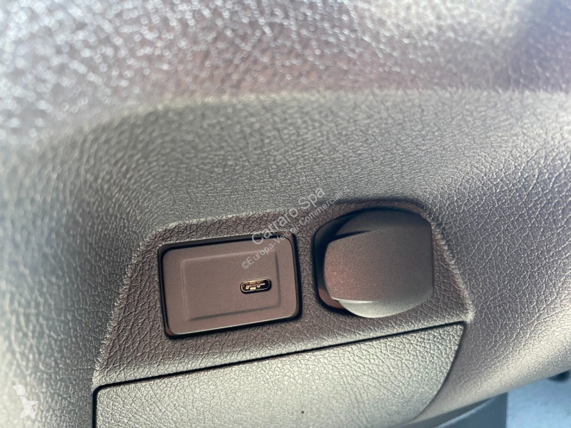 Autoutilitară Mercedes Furgone Traz. Post