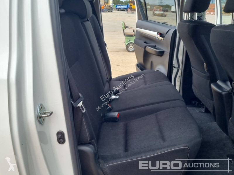 Véhicule utilitaire Toyota Hilux Invincible
