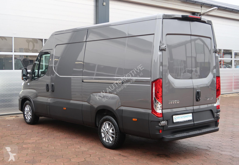 Veicolo commerciale Iveco 35S18HV 3.0 L2H2 AUT/...