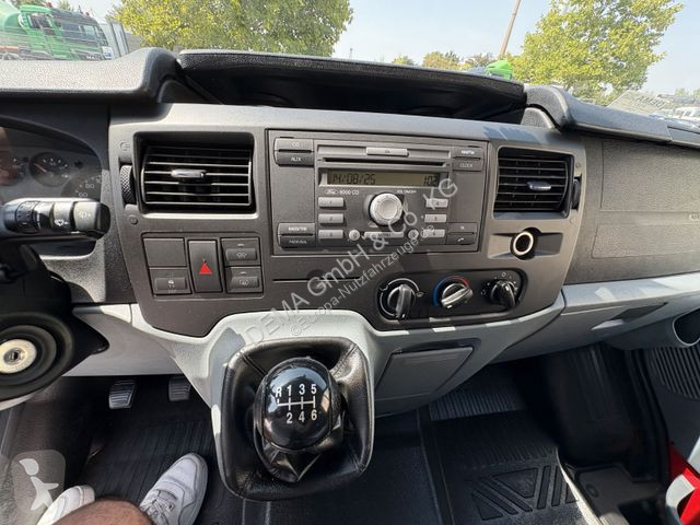Véhicule utilitaire Ford...